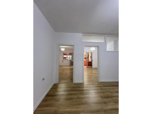 Tirane, shitet apartament 2+1 Kati 2, 77 m² 120.000 € (Unaza e Re)