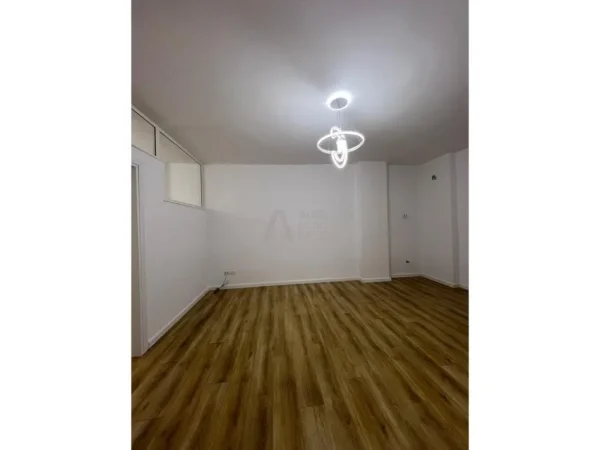 Tirane, shitet apartament 2+1 Kati 2, 77 m² 120.000 € (Unaza e Re)
