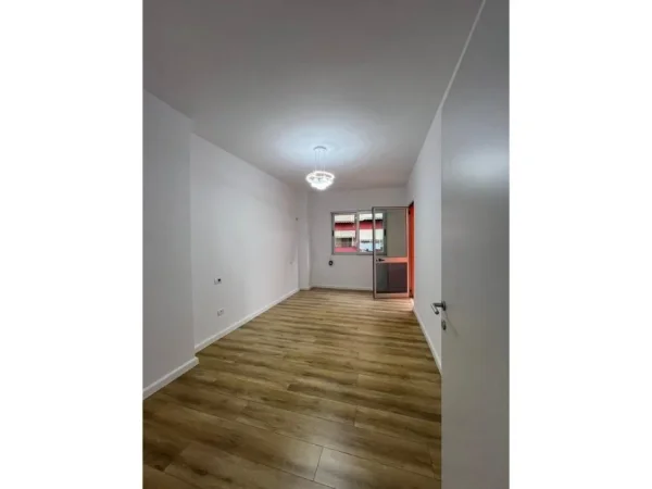 Tirane, shitet apartament 2+1 Kati 2, 77 m² 120.000 € (Unaza e Re)