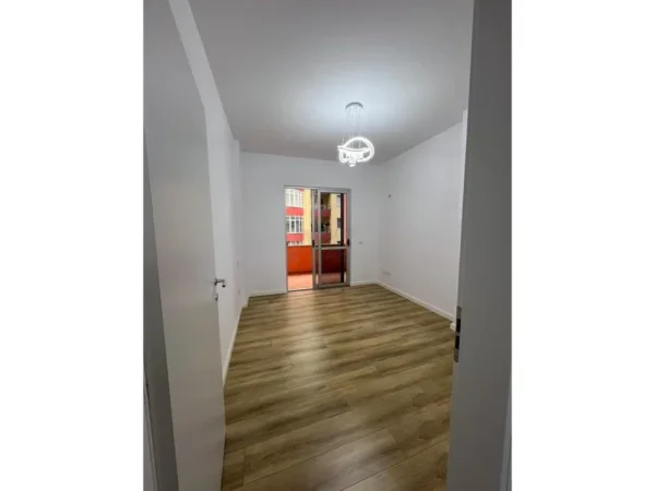 Tirane, shitet apartament 2+1 Kati 2, 77 m² 120.000 € (Unaza e Re)