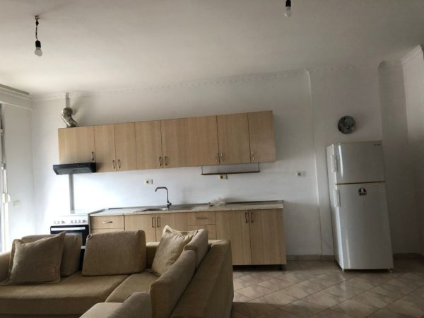 Tirane, jepet me qera apartament 2+1+Ballkon Kati 5, 115 m² 500 € (Rruga Rrapo Hekali, Prane Fondacionit Eleonor, Tirane.)