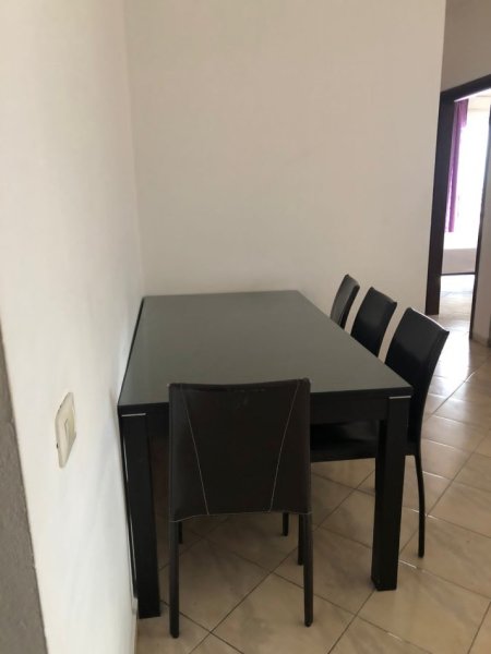 Tirane, jepet me qera apartament 2+1+Ballkon Kati 5, 115 m² 500 € (Rruga Rrapo Hekali, Prane Fondacionit Eleonor, Tirane.)