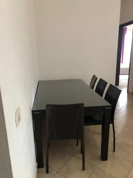 Tirane, jepet me qera apartament 2+1+Ballkon Kati 5, 115 m² 500 € (Rruga Rrapo Hekali, Prane Fondacionit Eleonor, Tirane.)