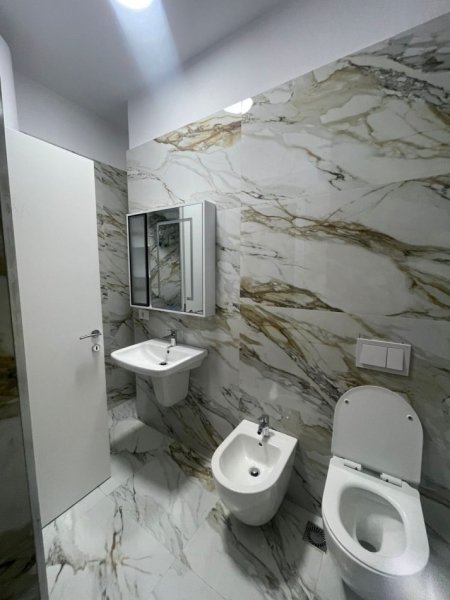 Tirane, jepet me qera apartament 2+1 , 110 m² (Rruga Mine Peza)