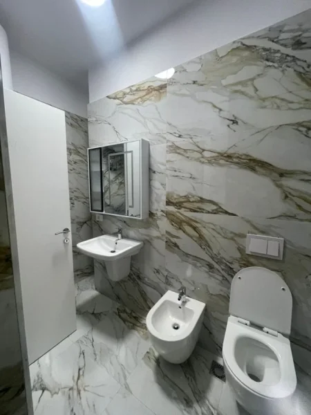 Tirane, jepet me qera apartament 2+1 , 110 m² (Rruga Mine Peza)