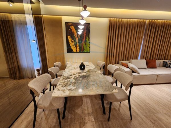 Tirane, jepet me qera 3+1+Ballkon Kati 0, 200 m² (Secret Garden Residence)