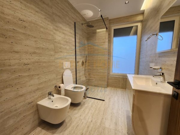 Tirane, jepet me qera 3+1+Ballkon Kati 0, 200 m² (Secret Garden Residence)