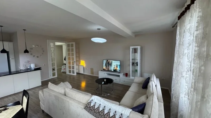 Tirane, jepet me qera apartament 2+1+Ballkon Kati 8, 230 m² 600 € (Fresk)