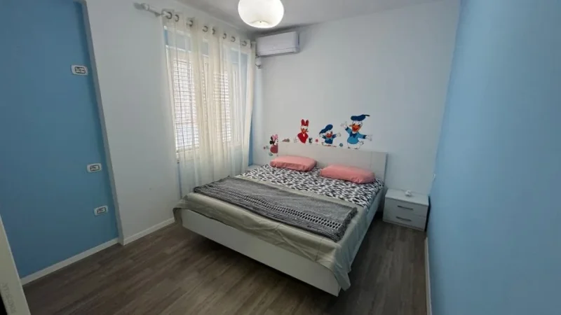 Tirane, jepet me qera apartament 2+1+Ballkon Kati 8, 230 m² 600 € (Fresk)