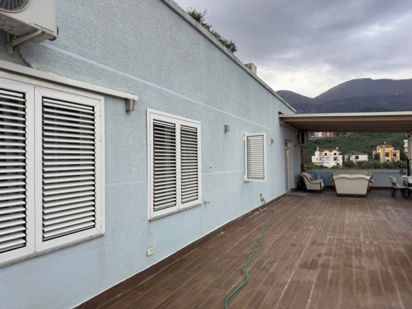 Tirane, jepet me qera apartament 2+1+Ballkon Kati 8, 230 m² 600 € (Fresk)