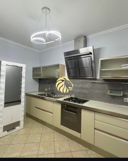 Tirane, jepet me qera apartament 2+1 , 78 m² 600 € (Harry Fultz)