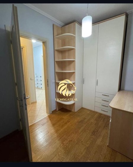 Tirane, jepet me qera apartament 2+1 , 78 m² 600 € (Harry Fultz)