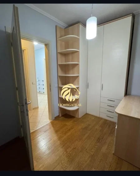 Tirane, jepet me qera apartament 2+1 , 78 m² 600 € (Harry Fultz)