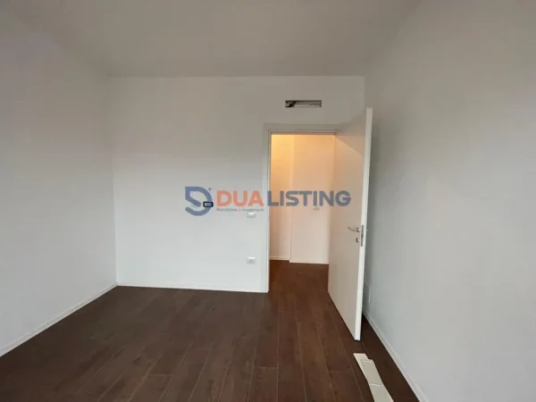 Tirane, jap me qera zyre Kati 6, 85 m² 800 € (Pazari i Ri)