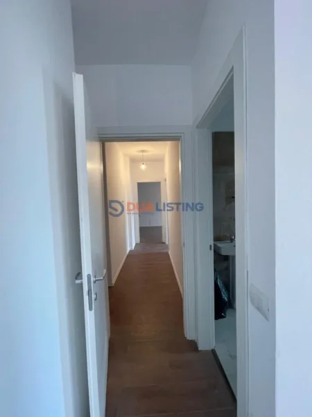 Tirane, jap me qera zyre Kati 6, 85 m² 800 € (Pazari i Ri)