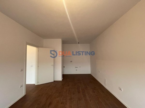 Tirane, jap me qera zyre Kati 6, 85 m² 800 € (Pazari i Ri)