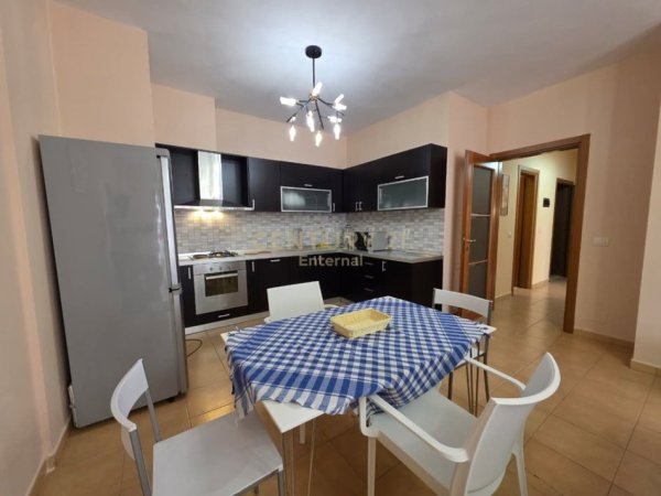 Tirane, jepet me qera apartament 2+1 Kati 2, 100 m² 850 € (Liceu Artsistik)