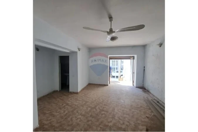 Vlore, shitet ambjent biznesi Kati 0, 65 m² 75.000 € (Rruga Ali Demi)