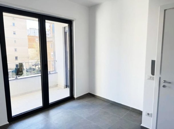 Tirane, jepet me qera zyre , 50 m² 450 € (Karl gega)