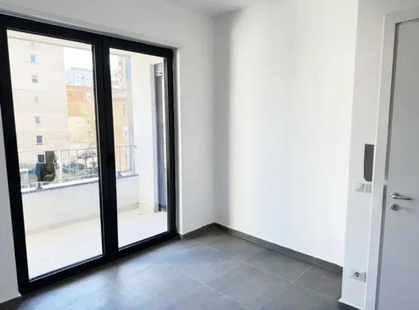 Tirane, jepet me qera zyre , 50 m² 450 € (Karl gega)