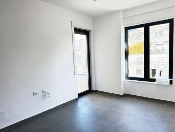 Tirane, jepet me qera zyre , 50 m² 450 € (Karl gega)