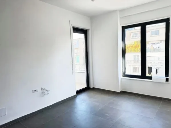 Tirane, jepet me qera zyre , 50 m² 450 € (Karl gega)