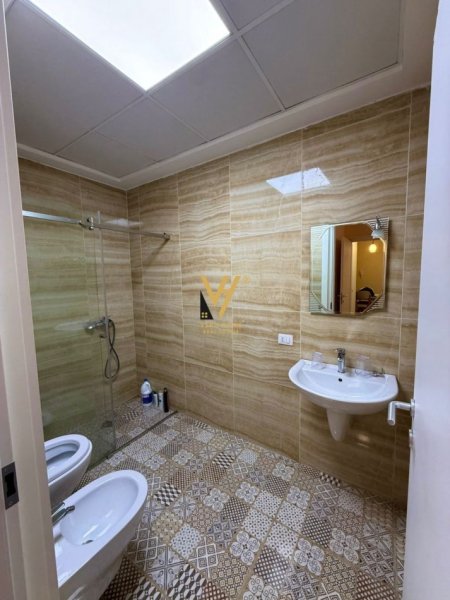 Tirane, jepet me qera apartament 2+1+Ballkon Kati 6, 96 m² 750 € (DON BOSKO)