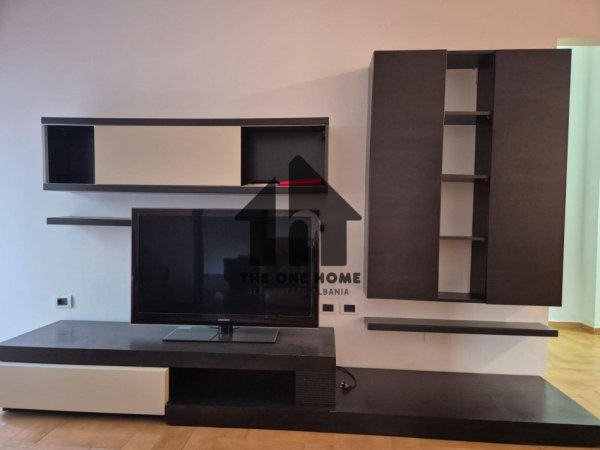 Tirane, jepet me qera apartament 2+1+Ballkon Kati 4, 100 m² 700 € (Myslym shyre)