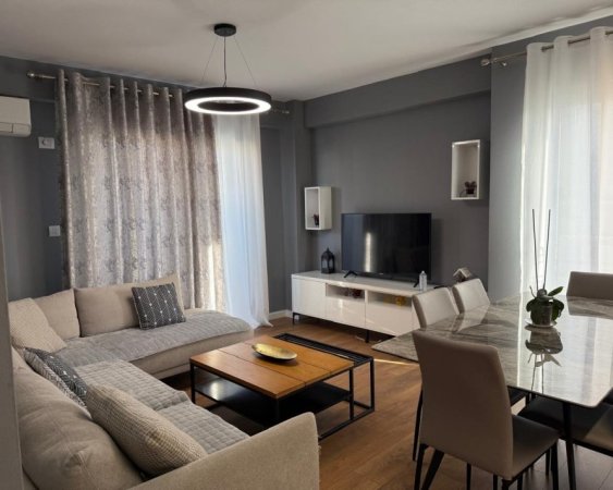 Tirane, jepet me qera apartament 2+1+Aneks+Ballkon Kati 6, 85 m² 750 € (ish stacioni i trenit)
