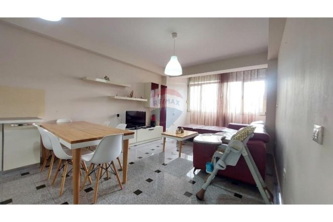 Tirane, jepet me qera apartament 2+1 Kati 4, 90 m² 560 € (Irfan Tomini)
