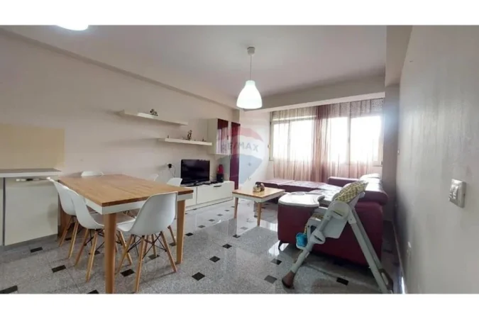 Tirane, jepet me qera apartament 2+1 Kati 4, 90 m² 560 € (Irfan Tomini)