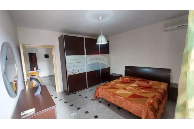 Tirane, jepet me qera apartament 2+1 Kati 4, 90 m² 560 € (Irfan Tomini)