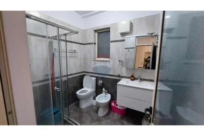 Tirane, jepet me qera apartament 2+1 Kati 4, 90 m² 560 € (Irfan Tomini)