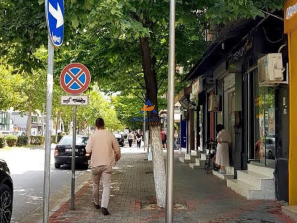 Tirane, jepet me qera ambjent biznesi Kati 0, 30 m² 1.500 € 