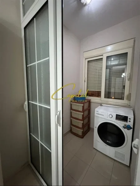 Tirane, jepet me qera apartament 2+1 Kati 3, 99 m² 600 € (ISH STACIONI TRENIT)
