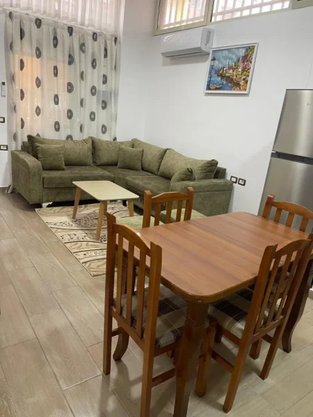 Tirane, jepet me qera apartament 1+1 Kati 1, 70 m² 400 € (5 maji)