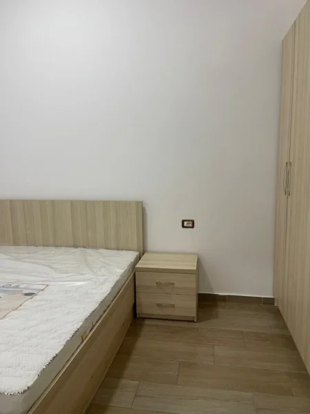 Tirane, jepet me qera apartament 1+1 Kati 1, 70 m² 400 € (5 maji)