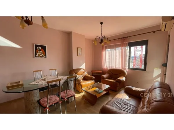 Tirane, jepet me qera apartament 1+1 Kati 9, 56 m² 500 € (9 Kateshe)