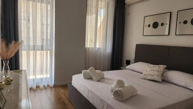 Tirane, jepet me qera apartament 2+1 Kati 2, 80 m² 800 € (Rruga e Kavajes.)