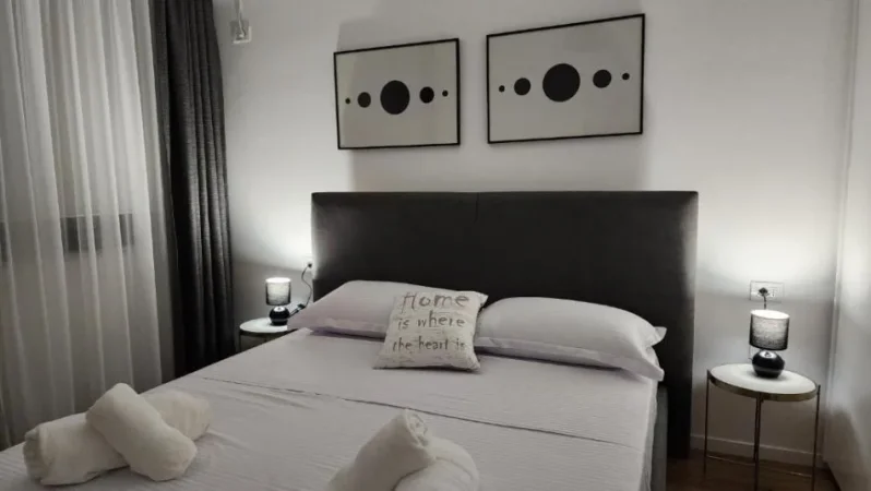 Tirane, jepet me qera apartament 2+1 Kati 2, 80 m² 800 € (Rruga e Kavajes.)