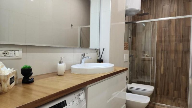 Tirane, jepet me qera apartament 2+1 Kati 2, 80 m² 800 € (Rruga e Kavajes.)