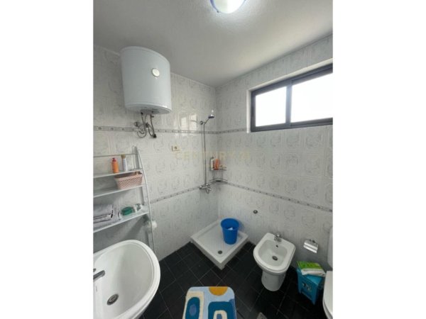 Tirane, shes apartament 2+1 Kati 3, 374 m² 520.000 € (Ambasada Amerikane)