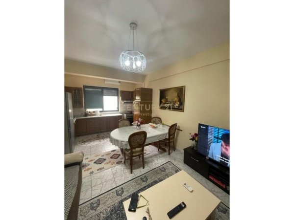 Tirane, shes apartament 2+1 Kati 3, 374 m² 520.000 € (Ambasada Amerikane)