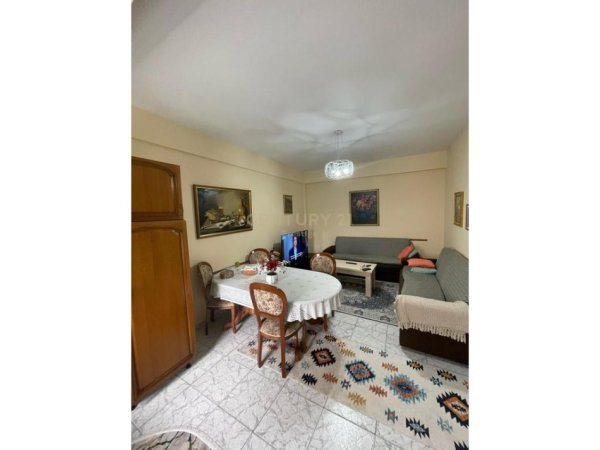 Tirane, shes apartament 2+1 Kati 3, 374 m² 520.000 € (Ambasada Amerikane)