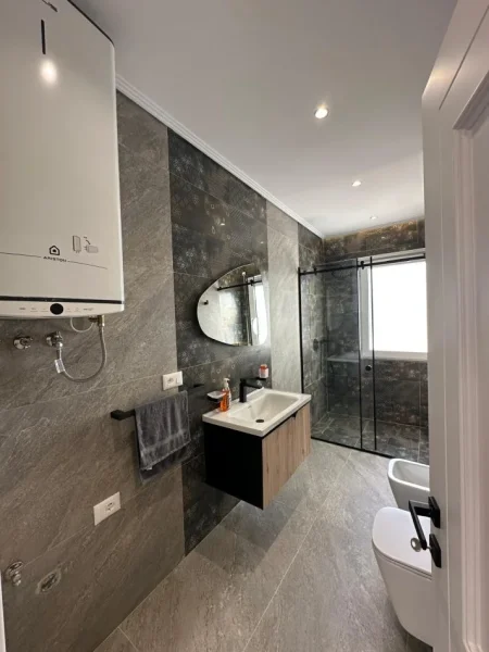 Tirane, shitet apartament 2+1+Ballkon Kati 5, 86 m² 140.000 € 