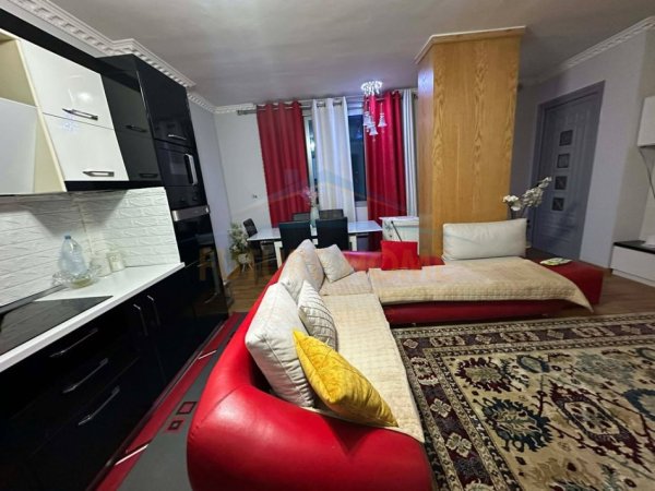 Tirane, jepet me qera apartament 2+1 Kati 3, 114 m² 550 € 
