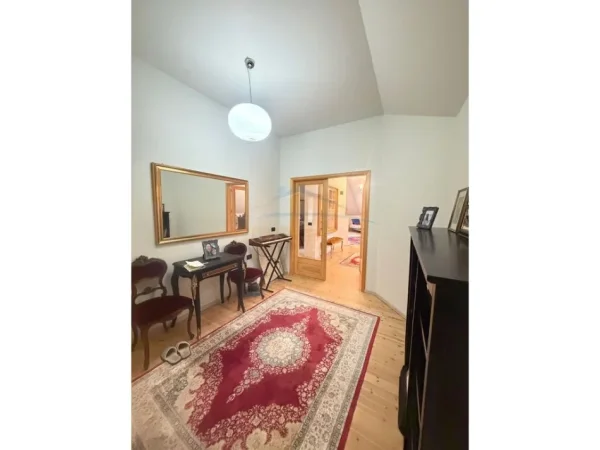 Tirane, shitet apartament 2+1 Kati 5, 320 m² 640.000 € (Komuna e Parisit)