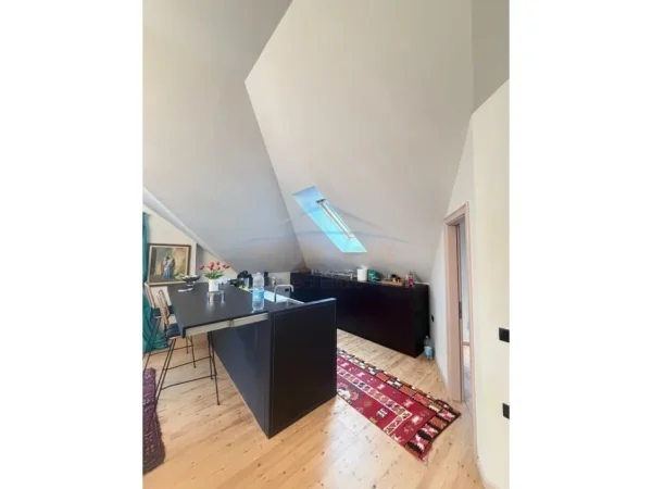 Tirane, shitet apartament 2+1 Kati 5, 320 m² 640.000 € (Komuna e Parisit)