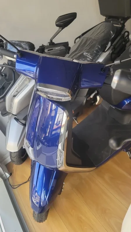 Shqiperi, shitet motor , blu 1.100 €