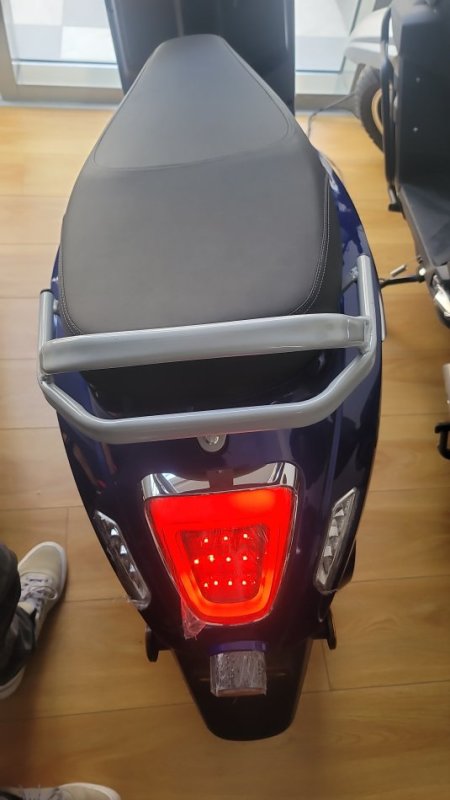 Shqiperi, shitet motor , blu 1.100 €